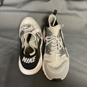 Nike Hurache Youth Size 7